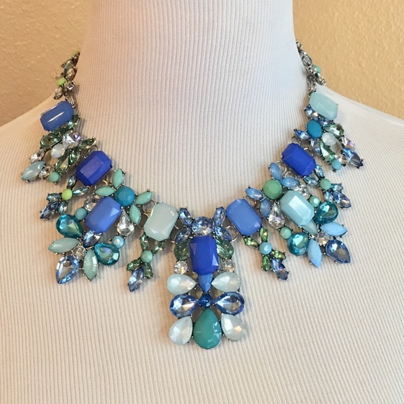 Jewelry - 🆕 Pretty Blue Statement Bib Fashion Necklace